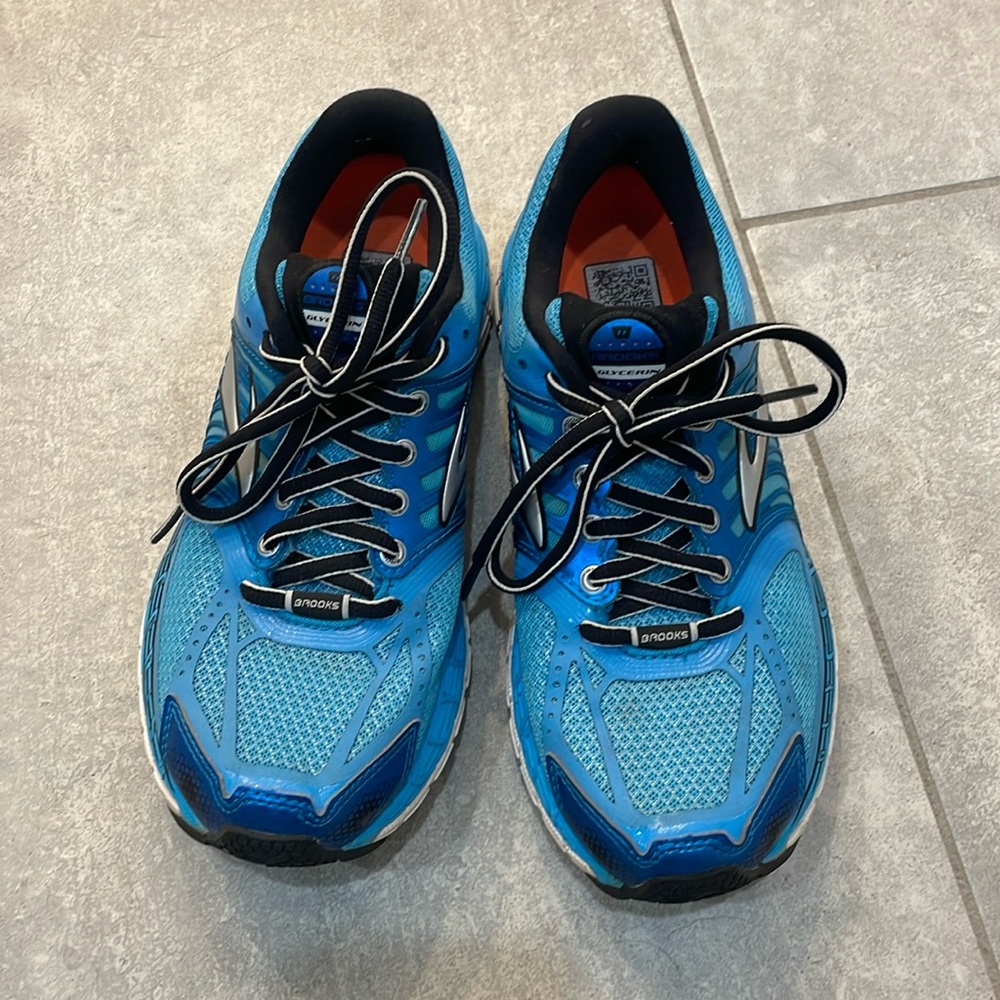 Brooks tennis shoes